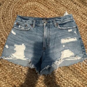 ABERCROMBIE HIGH RISE SHORTS